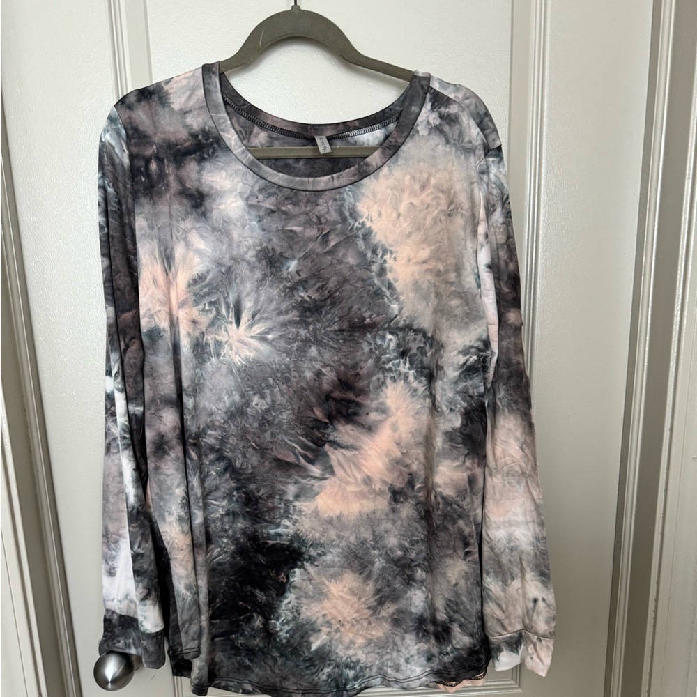 Acting Pro Cream & Black Long Sleeve Tie-Dye Top